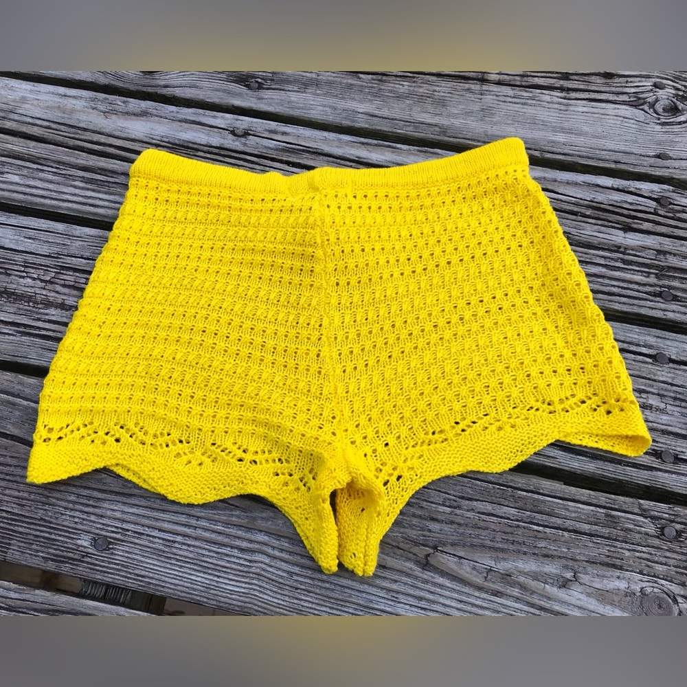 Ladies L JOLIE & JOY Yellow Crochet Pull On Shorts Scallop Ruffle Hem Shorts - Picture 7 of 8